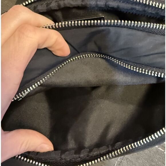 Lululemon Crossbody Camera Bag 2L Black - Picture 9 of 11